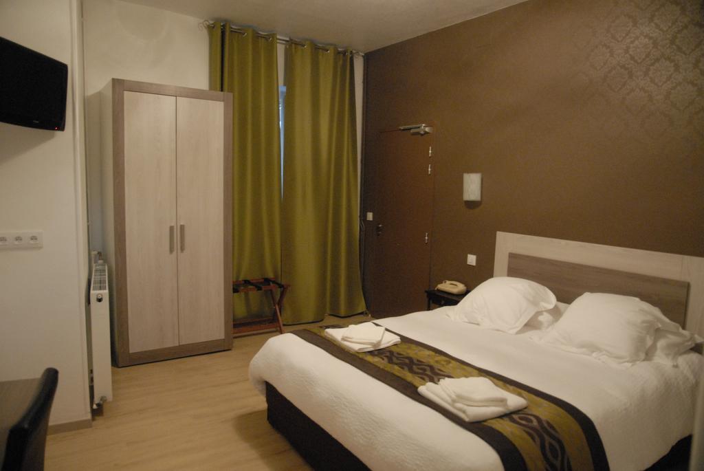 Logis Grand Hotel Pelisson Nontron Room photo