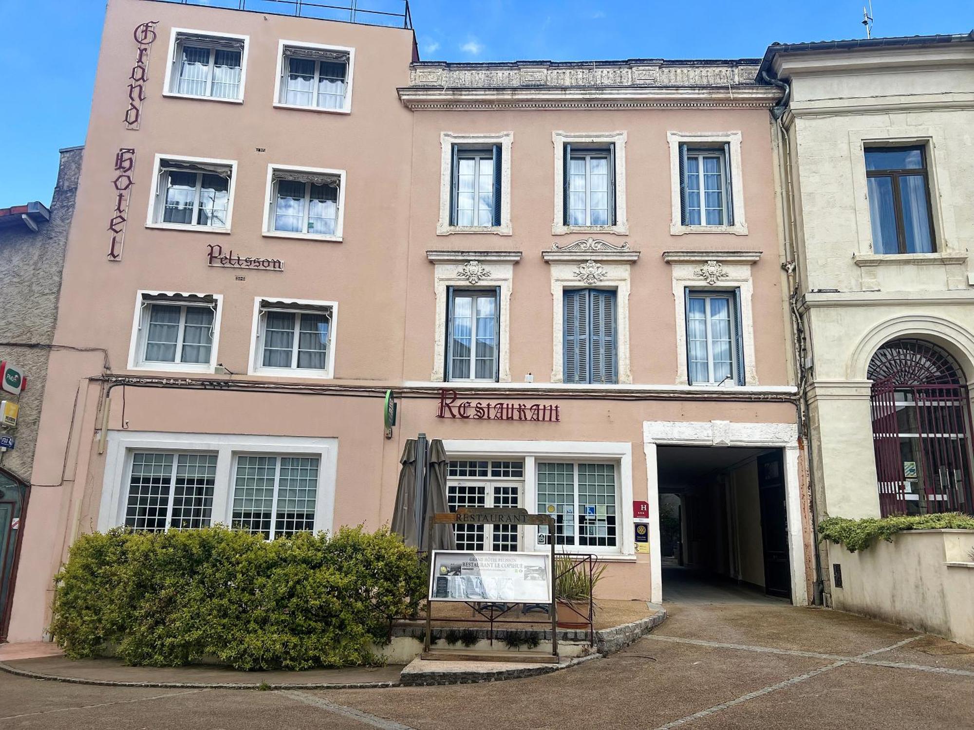 Logis Grand Hotel Pelisson Nontron Exterior photo